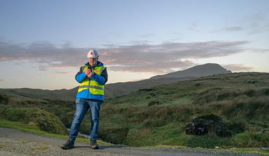 D&eacute;antar stair i Maigh Eo nuair a dh&eacute;antar an ch&eacute;ad ghlao f&iacute;se soghluaiste 'satail&iacute;te'