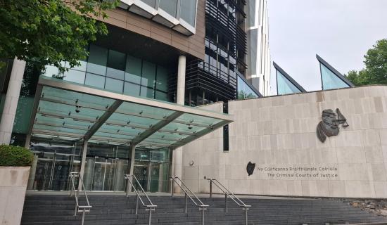 Aonta&iacute;onn an Rialtas ochtar aturnaetha agus abhc&oacute;id&iacute; a ainmni&uacute; mar bhreithi&uacute;na