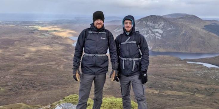 Gairmeacha eachtrúla ag athair agus mac bunaithe ar ghníomhaíochtaí faoin aer