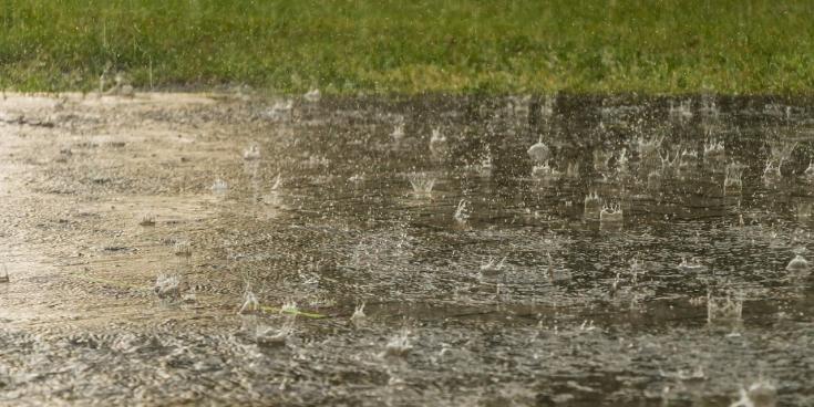 FOLÁIREAMH: Moltar rabhadh agus Met Éireann ag tabhairt rabhaidh faoi thuilte áitiúla i dtrí chontae