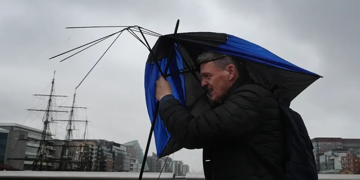 BE&Oacute;: Met &Eacute;ireann ag s&iacute;neadh fol&aacute;irimh aimsire chuig an t&iacute;r ar fad agus Stoirm Bram ag bualadh &Eacute;irinn