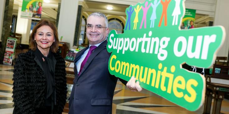 S&iacute;n&iacute;onn An Post conradh nua chun &iacute;oca&iacute;ochta&iacute; airgid thar an gcuntar a shol&aacute;thar ag oifig&iacute; poist