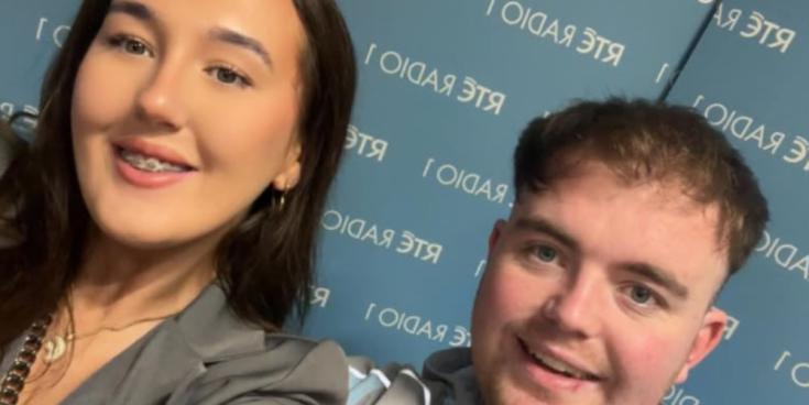 'Ar an ngealach': L&aacute;n&uacute;in ag s&uacute;il le leanbh ar First Dates in &Eacute;irinn d&iacute;reach tr&iacute; mh&iacute; tar &eacute;is d&oacute;ibh bualadh le ch&eacute;ile