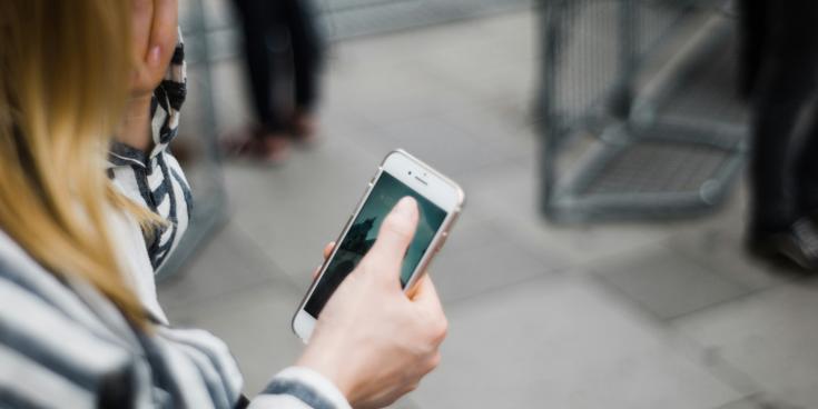 'N&aacute; clice&aacute;il ar naisc n&aacute; n&aacute; hoscail iad' - rabhadh tugtha do phobal na h&Eacute;ireann faoi th&eacute;acsanna calaoiseacha a thairgeann c&oacute;ir&iacute;ocht