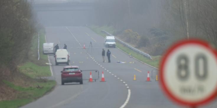 Garda&iacute; ag cuardach dh&aacute; fheithicil a bh&iacute; ag taisteal i gconbhua i ndiaidh ionsa&iacute; for&eacute;igneach ar mh&aacute;thair &oacute;g