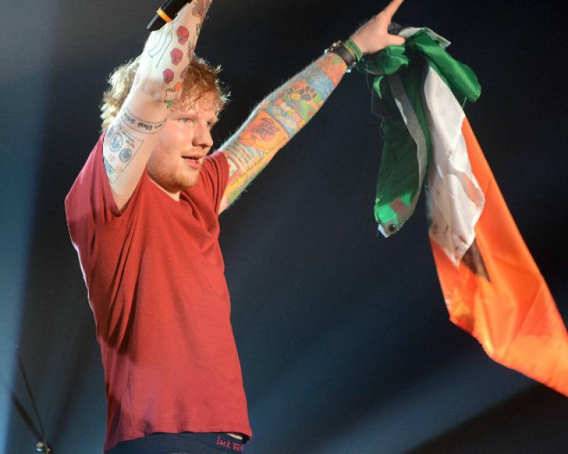 'Tá pas Éireannach agam' - Ed Sheeran ag déanamh aithrise ar a chuid tuairimí faoi chéannacht Éireannach