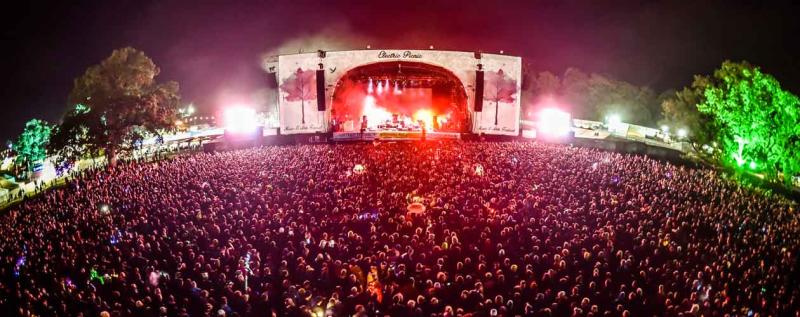 Deimhníonn craoltóir Éireannach craoladh beo teilifíse ar fhéile Electric Picnic a bhí díolta amach