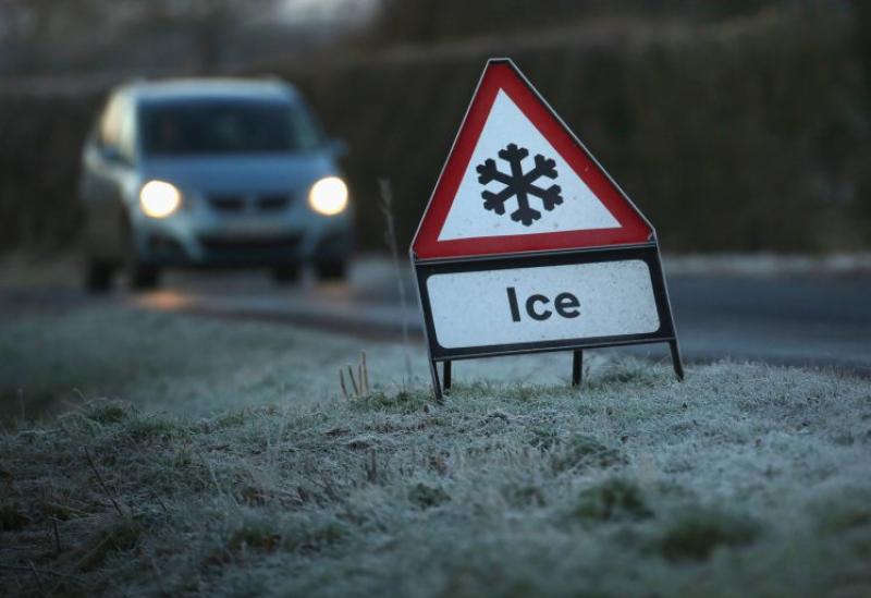 Bí réidh le sneachta leis na leideanna riachtanacha seo maidir le tiomáint i ndálaí oighreata