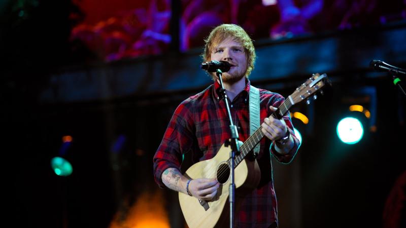 Beidh ceolchoirm ag an cheoltóir Ed Sheeran ar an Chlochán Liath 