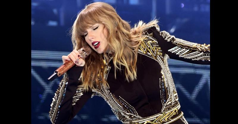 An lá le Taylor Swift ag gradaim MTV
