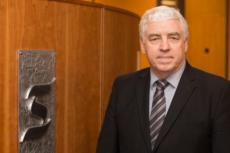 Meabhrán tuisceana a rachaidh chun tairbhe na Gaeltachta sínithe