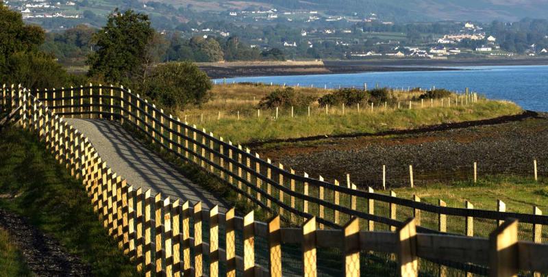Carthanacht meabhairshláinte ag moladh do dhaoine a bheith ag spaisteoireacht