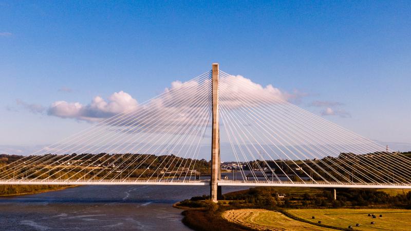 Iarratais ar an dola a bhaint den droichead i measc tráchta atá ag “plúchadh” chathair mhór in Éirinn