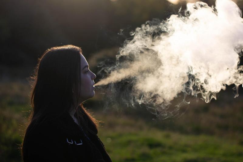 Dochtúirí ag tabhairt rabhadh go bhfuil fo-iarsmaí 'tromluí' an vapála ag cur isteach ar inchinn déagóirí