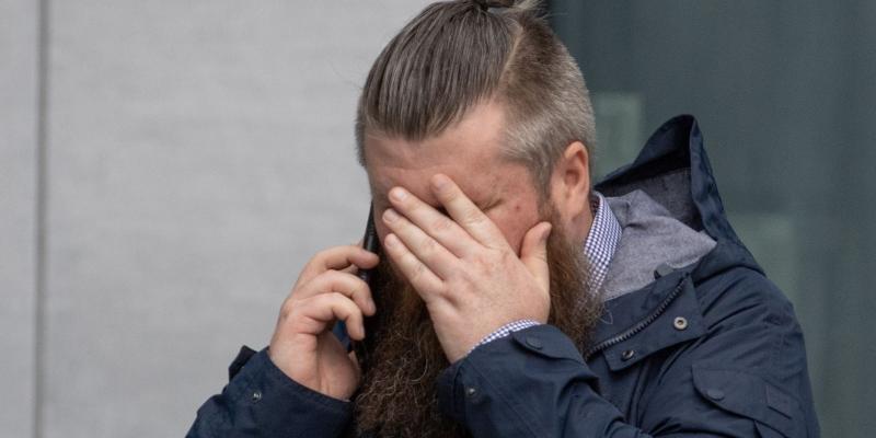 Seachnaíonn fear príosún tar éis íomhánna mígheanasacha de leanaí a fuarthas ar a bhfón