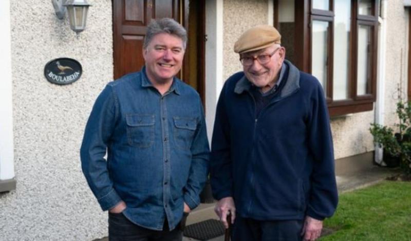 Tugann an fear grinn Pat Shortt ómós dá athair