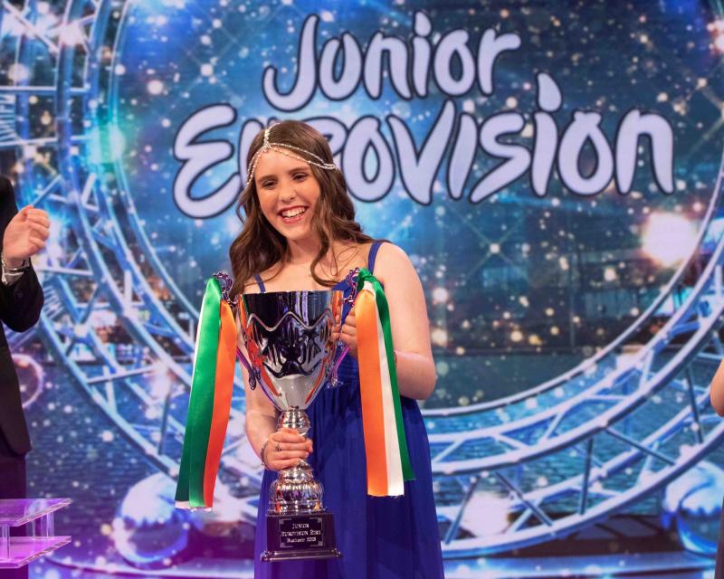 Jessica McKean mar ionadaí ag comórtas amhrán Eoraifíse Sóisearach 2023