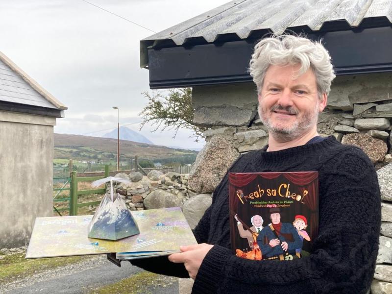 Preab sa Cheol le Doimnic Mac Giolla Bhríde a sheoladh san amharclann