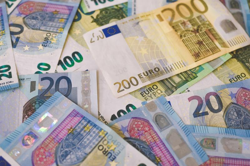 Oibrithe le níos mó ná €100 sa bhreis a íoc mar gheall ar athruithe ÁSPC