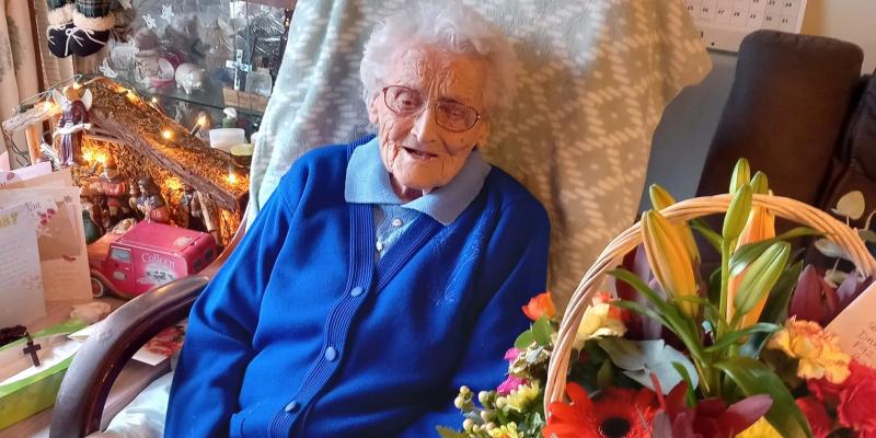 Fáiltíonn Ruby Druce roimhe an athbhliain agus í ag ceiliúradh a 108ú breithlá