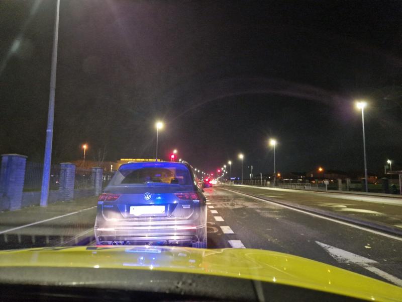 Gabhann Gardaí feithicil tar éis don tiománaí foghlaimeora a bheith gafa gan plátaí L ná árachas