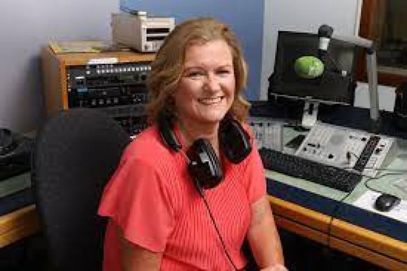 Bronnadh Gradam an Uachtaráin ar Mháirín Ní Ghadhra ag Ard-Fheis Chonradh na Gaeilge