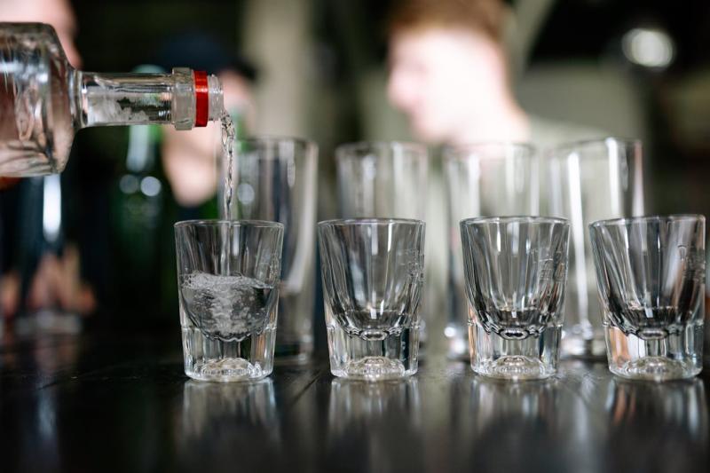 Vodca Éireannach le tacaíocht cháiliúil ainmnithe mar an Vodca is fearr ar domhan