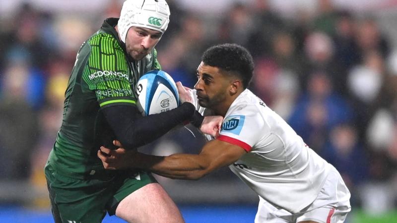 Tugann réalta Rugbaí na hÉireann Mack Hansen cuairt ar chomórtas leanaí