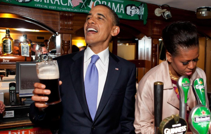 Ainmníonn Barack Obama beirt ealaíontóirí Éireannacha i measc na n-amhrán is fearr leis ó 2024
