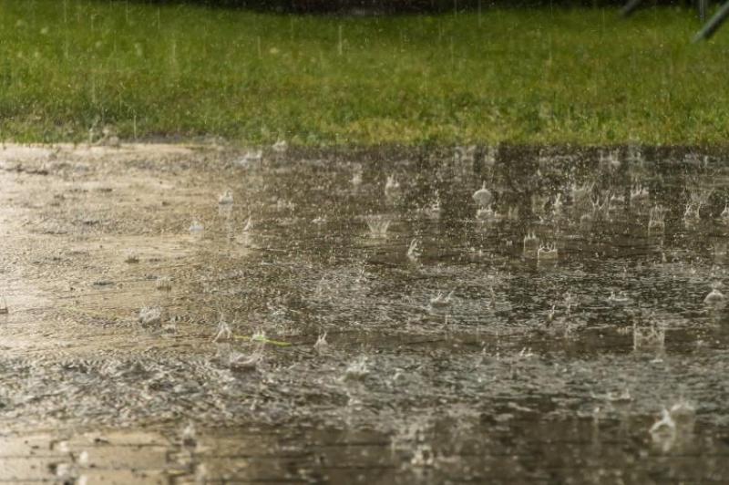 FÓGRA: Eisíonn Met Éireann rabhadh aimsire eile mar gheall ar bháisteach throm