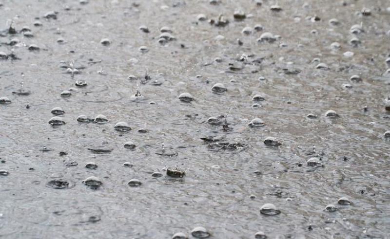 FÓGRA: Rabhadh stoirme eisithe do thrí chontae le báisteach agus clocha sneachta ar an tslí