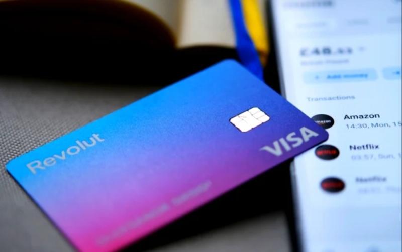 Revolut le morg&aacute;ist&iacute; a thairiscint do chustaim&eacute;ir&iacute; &Eacute;ireannacha i mbliana