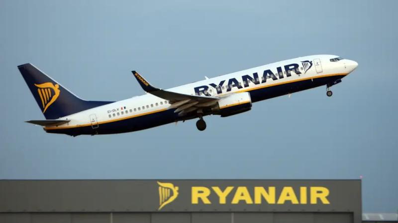 Tugann Ryanair foláireamh go bhféadfadh táillí aeir ardú go dtí na céadta