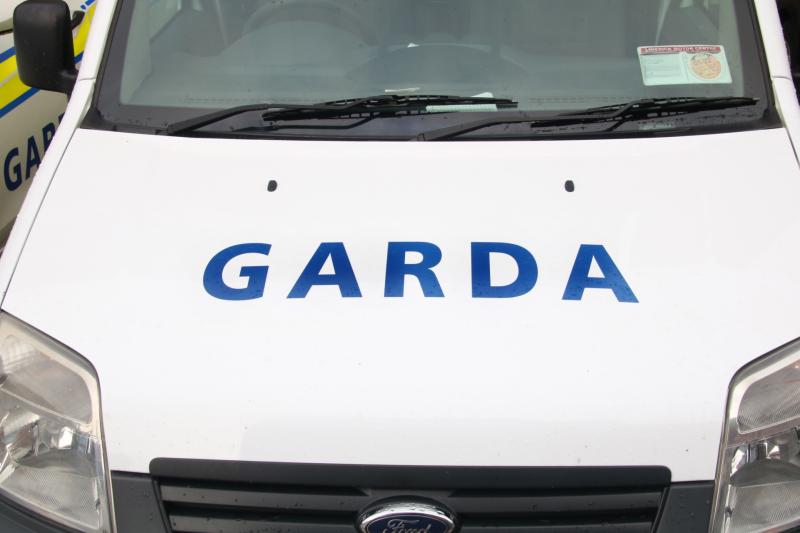 Tá fiosrúchán ar siúl tar éis corp rothaithe a bheith aimsithe i Ros Comáin