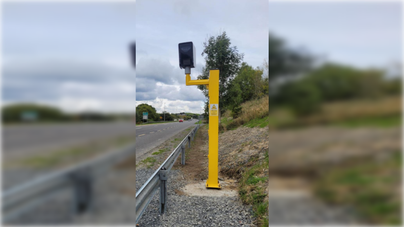 An ceamara sábháilteachta luais is déanaí de chuid an Gharda ag dul beo ar bhóthar gnóthach