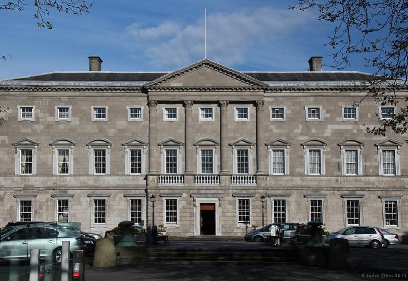 Polaiteoir Éireannach earcaithe ag faisnéis Rúiseach ag baint úsáide as 'gaiste na meala'