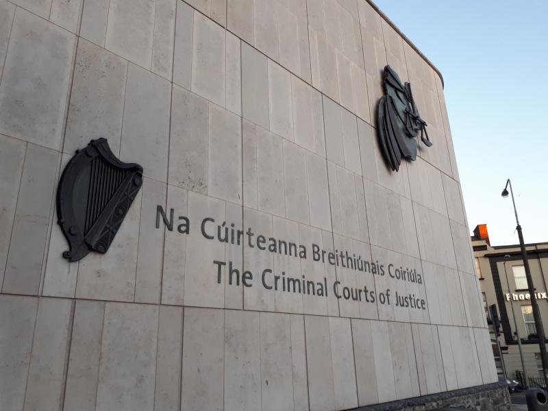PHRÍOSÚN: Gearrtar pianbhreith ar athair a rinne bréag don Gharda faoi ghortuithe marfacha a mhic