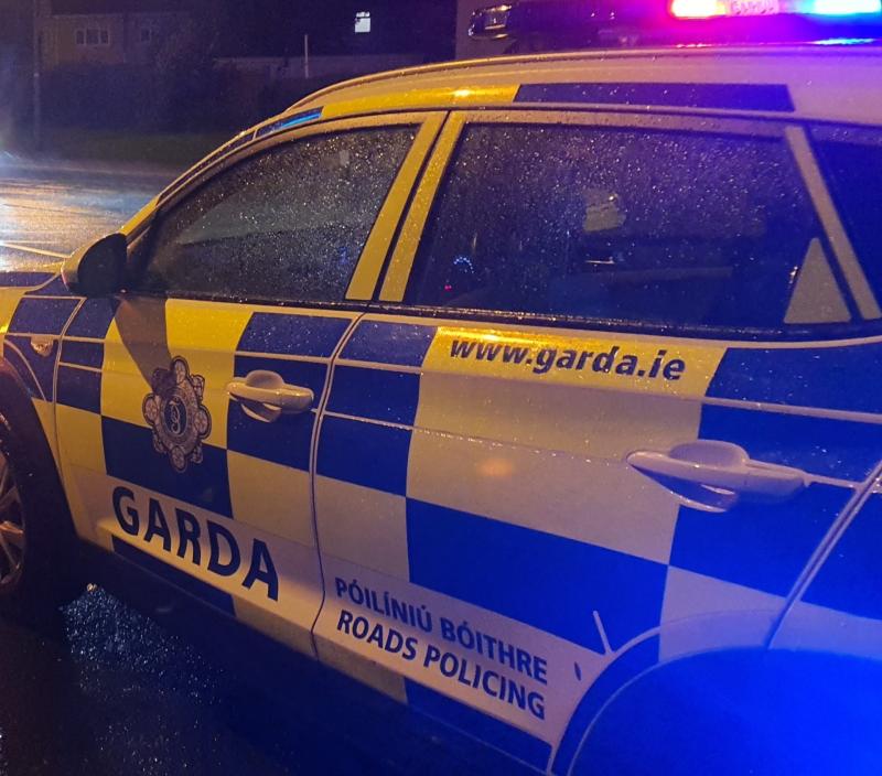 ‘Epic Fail!’ – Gluaisteán ag tiomáint faoi thionchar agus ag luascadh ar mhótarbhealaí móra
