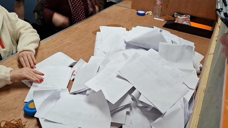 Comhaireamh na vótaí ar siúl ar fud na tíre tar éis Olltoghcháin