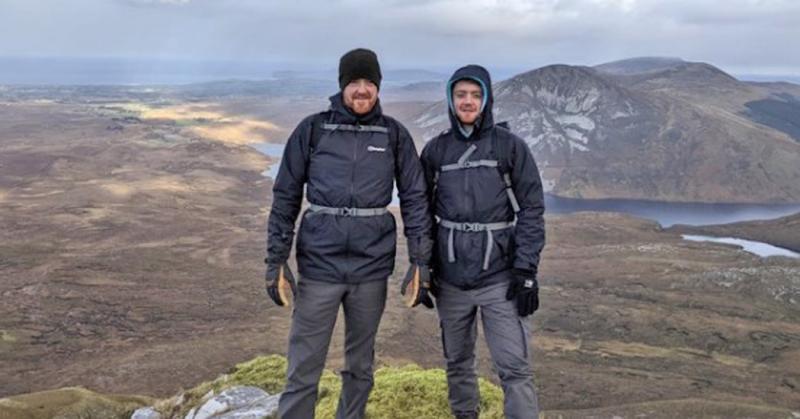 Gairmeacha eachtrúla ag athair agus mac bunaithe ar ghníomhaíochtaí faoin aer