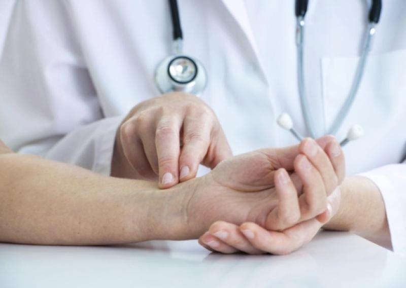 Cad é Norovirus? Éiríonn comharthaí le breathnú i measc tinnis in Éirinn thar thréimhse na Nollag