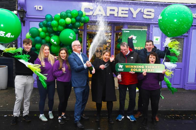 Tá ceann de na siopaí is ádh in Éirinn ar stailc arís trí thicéad Lotto a bhuaigh €5m a dhíol