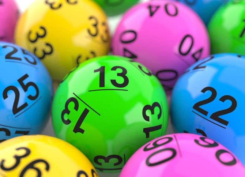 Tá buaiteoir EuroMillions na hÉireann ag ceiliúradh amhantair €500k