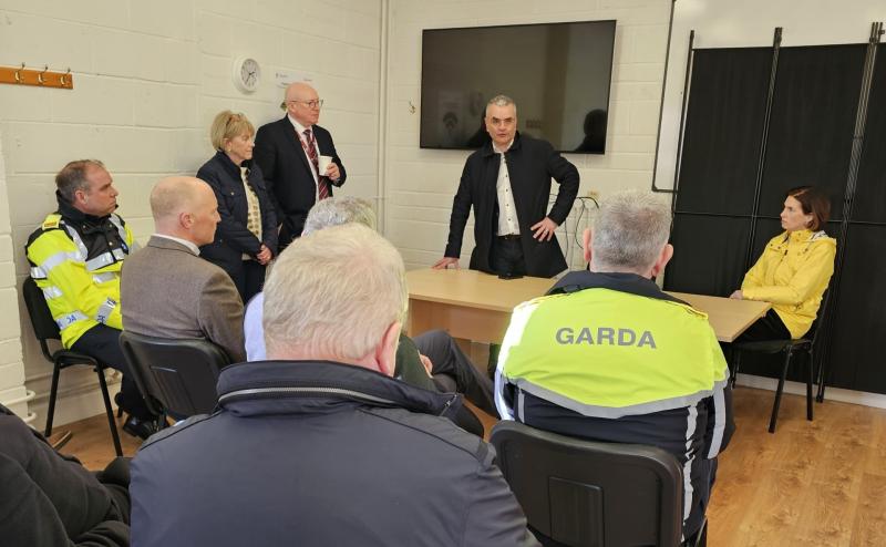 Cuairt tugtha ag an Aire Calleary ar phobail oileáin agus ar phobail faoin tuath chun an obair théarnaimh i ndiaidh Stoirm Éowyn a fheiceáil