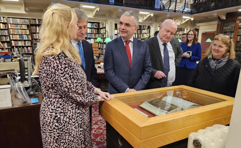 Tá maoiniú de €1,133,196 thar cheithre bliana fógartha ag an Aire Forbartha Tuaithe agus Pobail agus Gaeltachta, Dara Calleary TD, le haghaidh Foclóir Stairiúil na Gaeilge