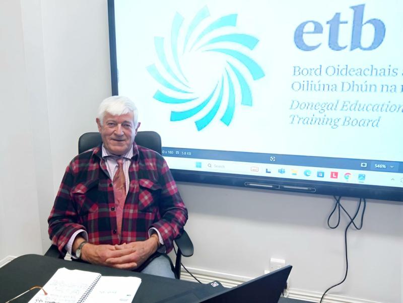 ‘Gabh ann agus déan é!!’ - Conallach feirmeora ag baint leas as oiliúint fón cliste ag 74 bliana d’aois