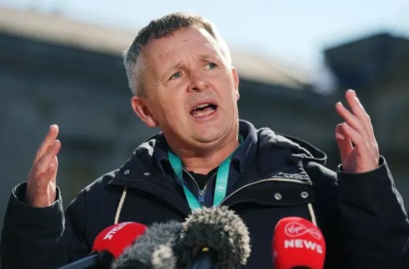 ‘Caithfidh mé gach rud a chaitheamh ag seo’ – nochtann Richard Boyd Barrett diagnóis ailse
