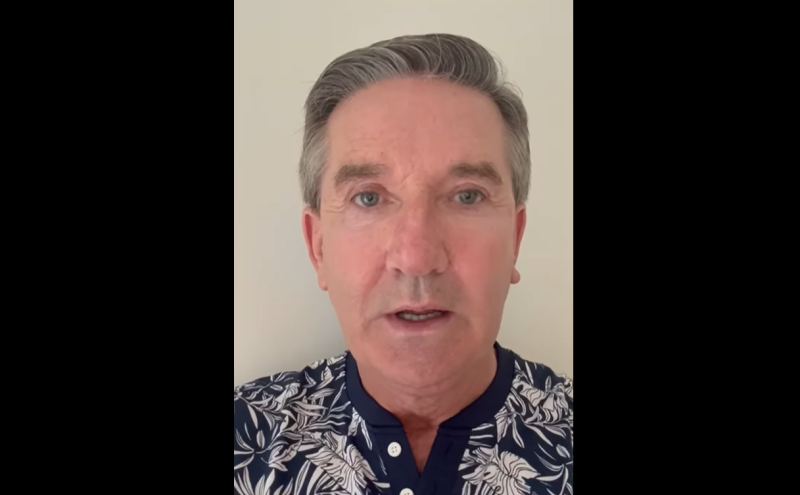 B'éigean do Daniel O'Donnell freagra a thabhairt ar ráflaí go bhfuil sé tinn san ospidéal i measc imní