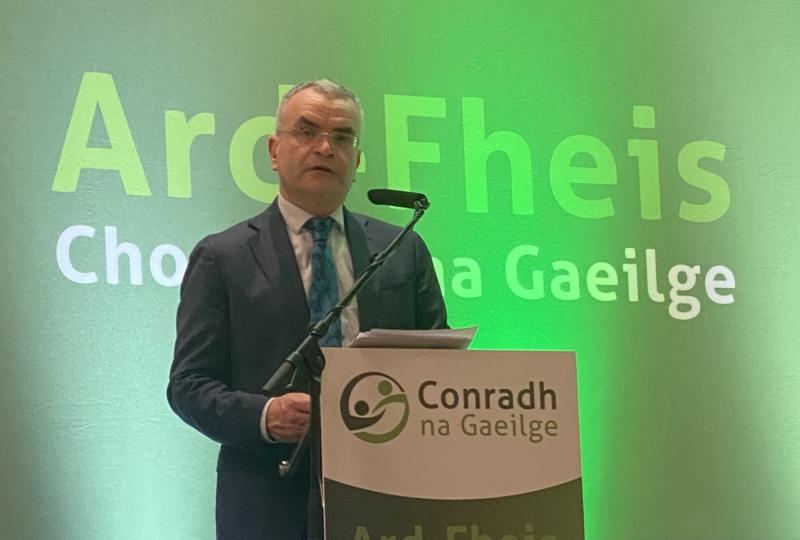Breis feasachta le cruthú i measc na n-óg ar dheiseanna fostaíochta Gaeilge le ceadú €1.5m fógartha ag an Aire Calleary