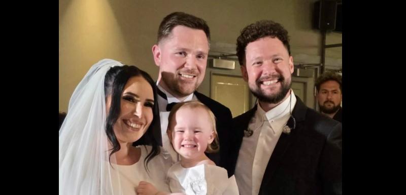 Chuir an t-amhránaí Calum Scott iontas ar lánúin Éireannach ag bainis le léiriú beo